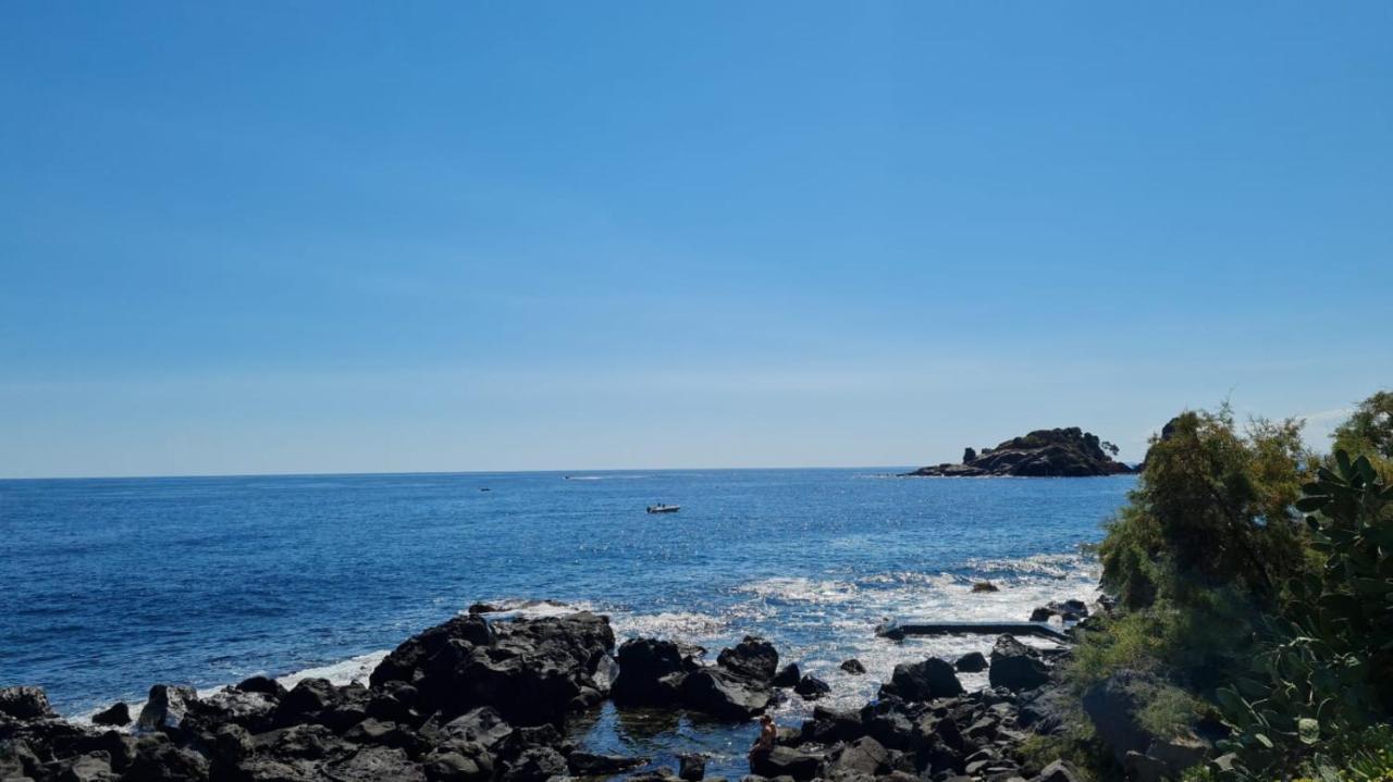 Camera Luna Fronte Mare Aci Trezza Apartment Aci Castello Exterior photo